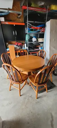 Ensemble de table et chaises