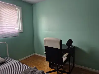 Bright room in the 2nd floor, furnished ! Walk 10-15 min to UM, on bus route! All utilities included...