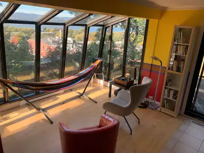 Grand 5 1/2 ou 6 1/2 lumineux, maison triplex, animaux bienvenus