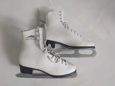 Women's Skates size 7, View more