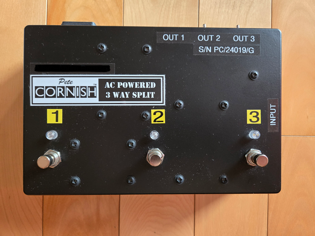 Pete Cornish AC-Powered 3-Way Signal Splitter/Mute in Amps & Pedals in City of Halifax - Image 3