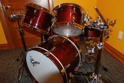 Gretsch USA Custom Round Badge Drums, View more