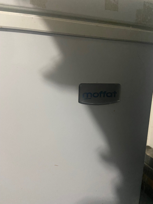 White chest freezer in Freezers in Oshawa / Durham Region - Image 3