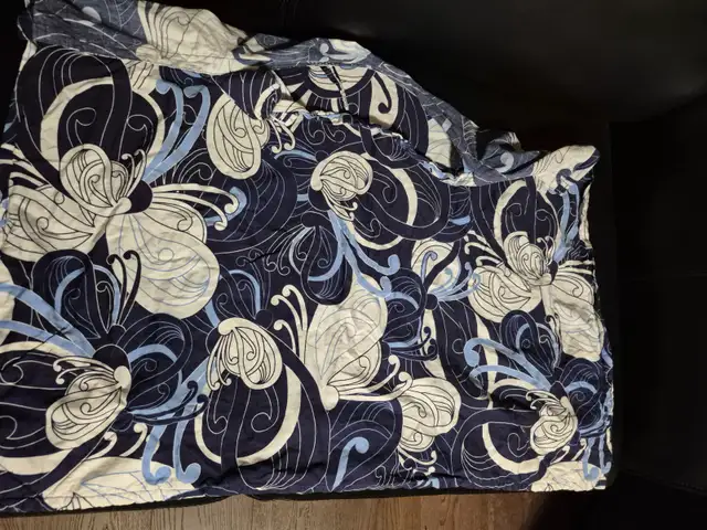 Two cotton nursing covers in Feeding & High Chairs in Oakville / Halton Region - Image 10