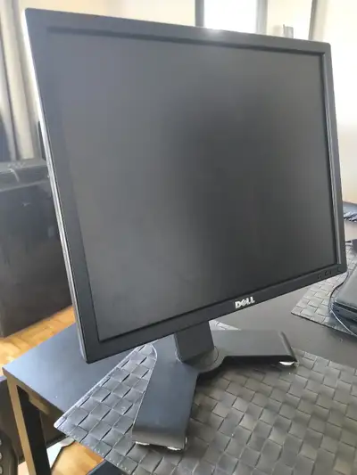 Dell E190SF Black 19" Screen 1280 x 1024 Resolution Ecran Noir, View more