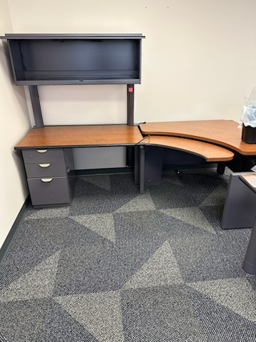 Office Furniture in Desks in Grande Prairie