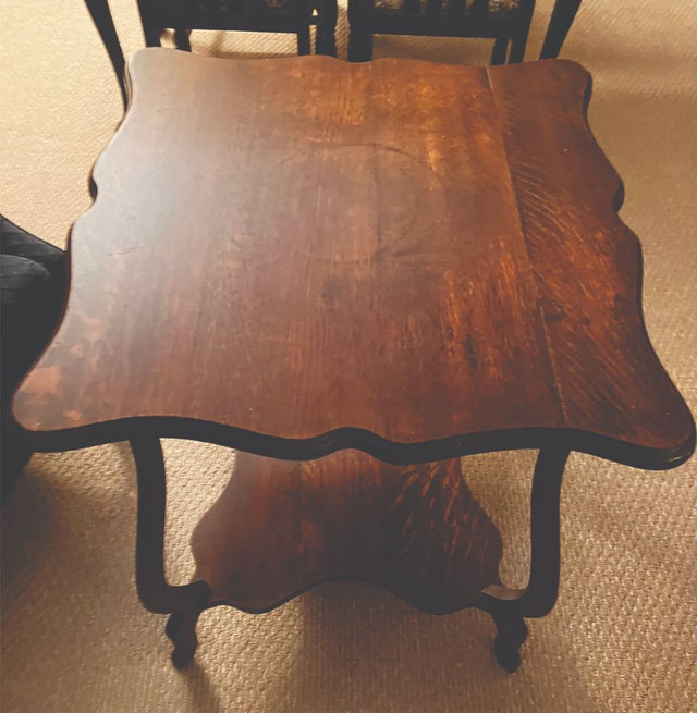 Antique Table in Arts & Collectibles in Oshawa / Durham Region - Image 2