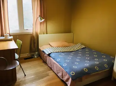 -Walking distance to UTSC campus -Steps to Bus stop -Parking available Amazing rate for daily / week...