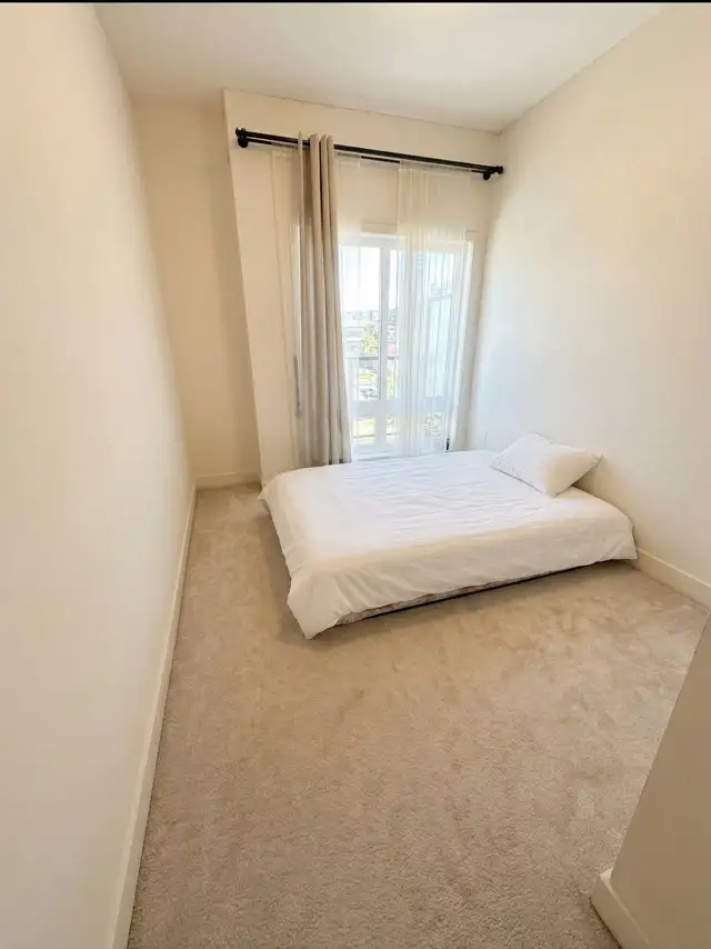 Private Room for Rent in  Vaughan near Wonderland in Long Term Rentals in Markham / York Region - Image 3