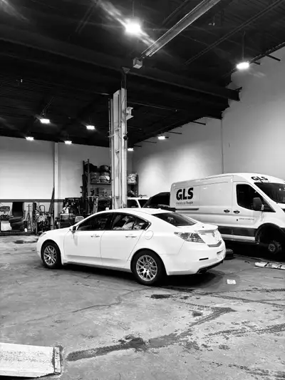 4 Michelin radial tires with After market alloys (wheels) included wheels hubs 235/55/17 , 5x120 The...