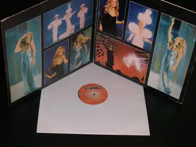 Pochette= excellent, disque= excellent. Pour voir mes autres 33 tours à vendre sur Kijiji, entrez :...