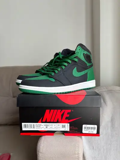 * Brand: Nike / Air Jordan * Model: Air Jordan 1 High OG * Colour: Pine Green/Black/White * Size: 9....