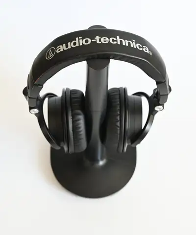 Up for sale, gently used in perfect working condition Audio-Technica ATH-M50xBT2 wireless, Bluetooth...