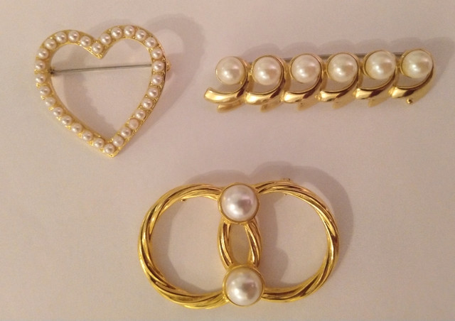 Assorted Vintage Gold Pearl Pins in Jewellery & Watches in Oakville / Halton Region