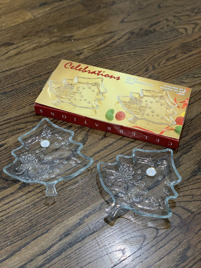 New Clear Glass Christmas Tree Plates Set of 2 in Other in City of Toronto - Image 2