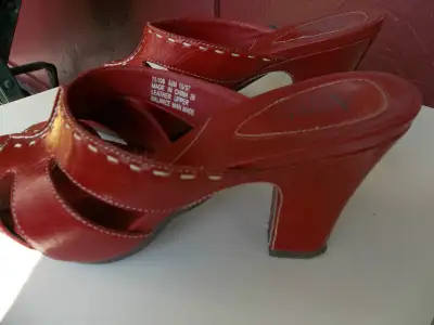 SANDALE ROUGE CLARK CUIR QUALITÉ, View more