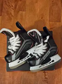 Bauer Hockey Skates - Youth Size 10 (Vapor X200)