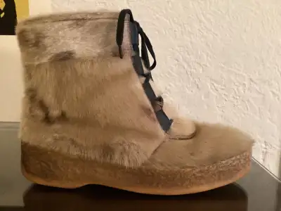 bottes hiver VINTAGE PAJAR, impeccables, point 9 H, $140, View more