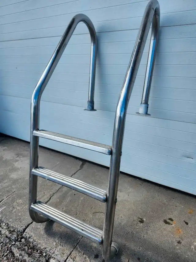 Pool Ladder in Hot Tubs & Pools in Pembroke - Image 2