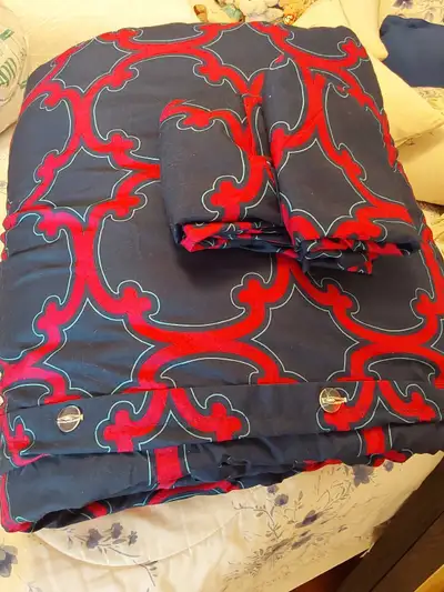 Queen duvet plus cover and pillow shams. Pick up in Stittsville.