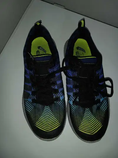 Sketchers shoes size 7, View more