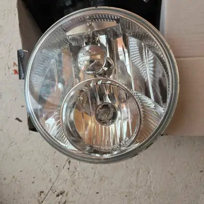 7 inch Harley Davidson headlight. Off a 2019 roadking
