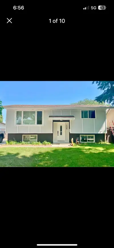 Great starter home located on a very quiet crescent with amazing neighbors. Family friendly neighbor...