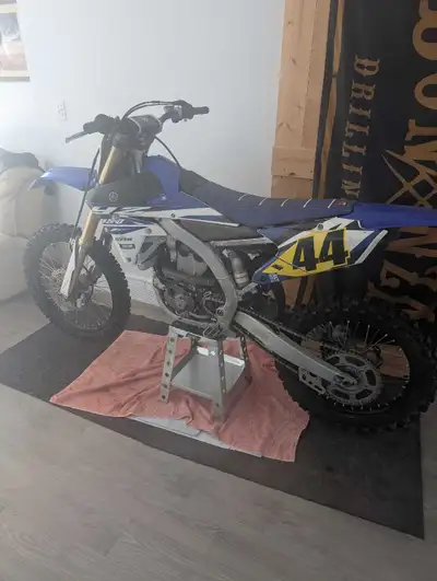 Original owner Total hours on bike: 102 Newer top end (piston and cylinder) with about 4 hours on it...