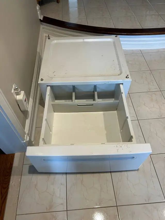 Miele Pedestal ( for Washer and Dryer ) in Washers & Dryers in Mississauga / Peel Region - Image 3