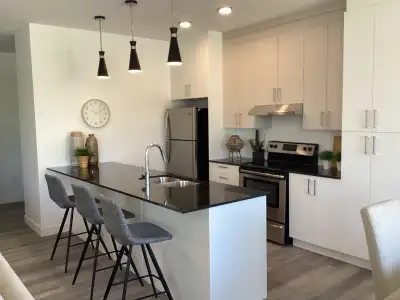 DERNIER LUXUEUX 5 1/2 AVEC GARAGE SUR BELVÉDÈRE-SUD - Dernier étage avec ascenseur Appartements haut...