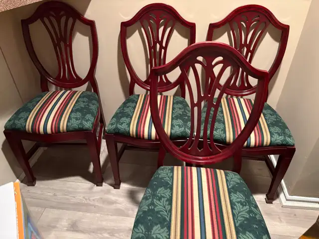 Solid Wood Dining Chairs – Set of 6 in Chairs & Recliners in Markham / York Region - Image 2
