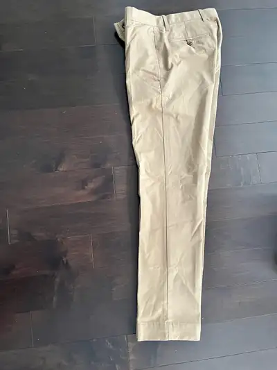 Gap Khakis 30x32, View more