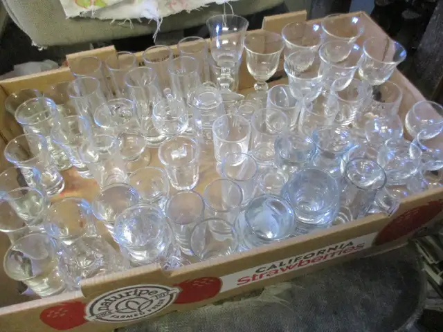 BUNCH OF OLD GLASS SHOT GLASSES $2.00 EACH BAR DECOR in Home Décor & Accents in Winnipeg - Image 2