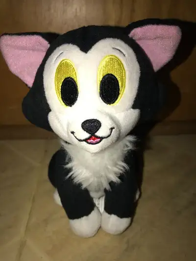 Nice clean condition...approx 6 inches....pickup Niagara Falls...shipping available