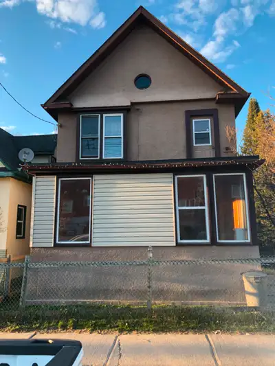 Charming 2bedroom home in great area. Close all amenities. Walk to shopping,downtown port Arthur,and...