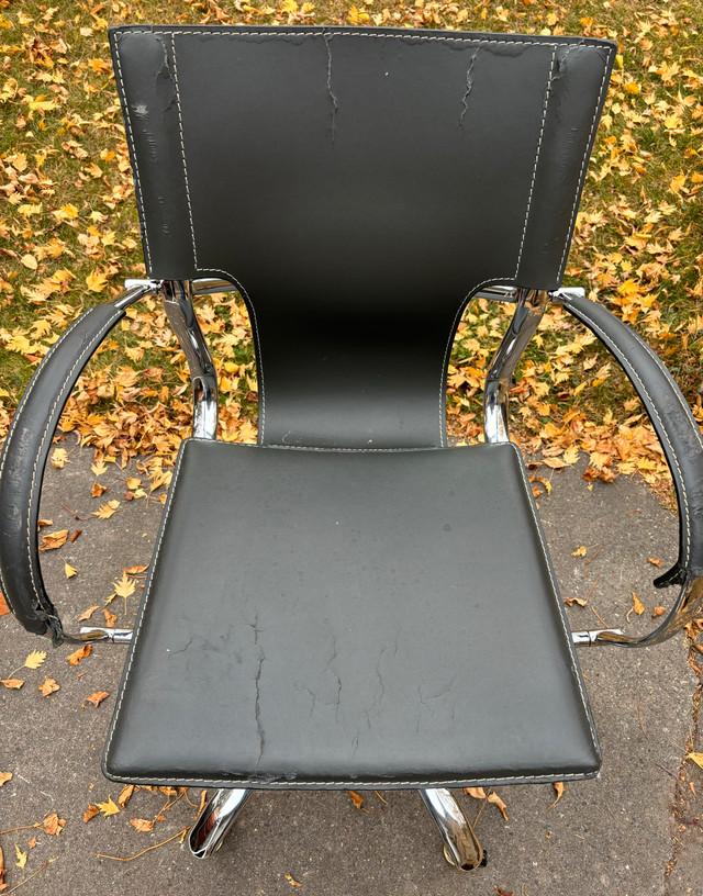 office chair in Chairs & Recliners in Calgary
