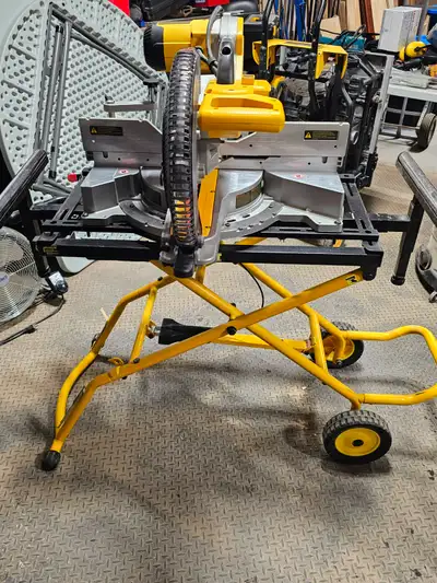 DWS780 12" Double Bevel Sliding Compound miter saw comes with stand. Excellent condition Asking $500...