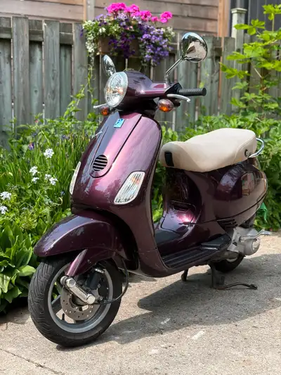 2006 Vespa lx 150 Originally a lx 50 Plum colour with shortened mirrors Malossi cylinder kit upgrade...
