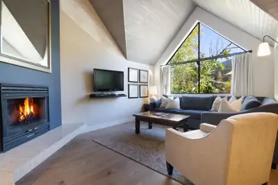 Ski-In-Ski Out/Private Hot Tub/Christmas Getaway in Whistler, View more