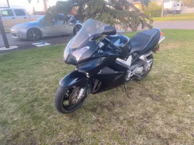 Good condition. 800cc. Newer back tire. We just replaced the fork seals, changed the oil, repainted...