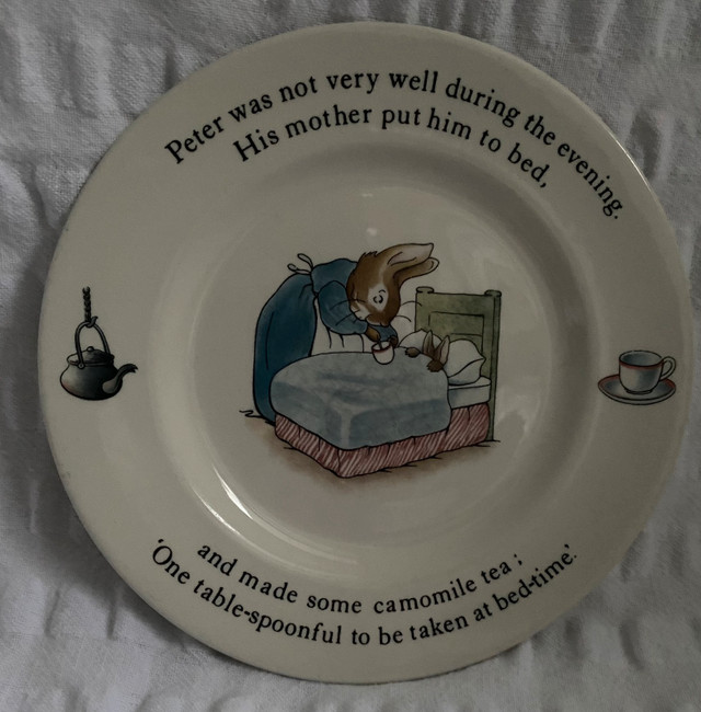 Vintage Peter Rabbit Wedgwood Plate in Arts & Collectibles in City of Toronto - Image 2
