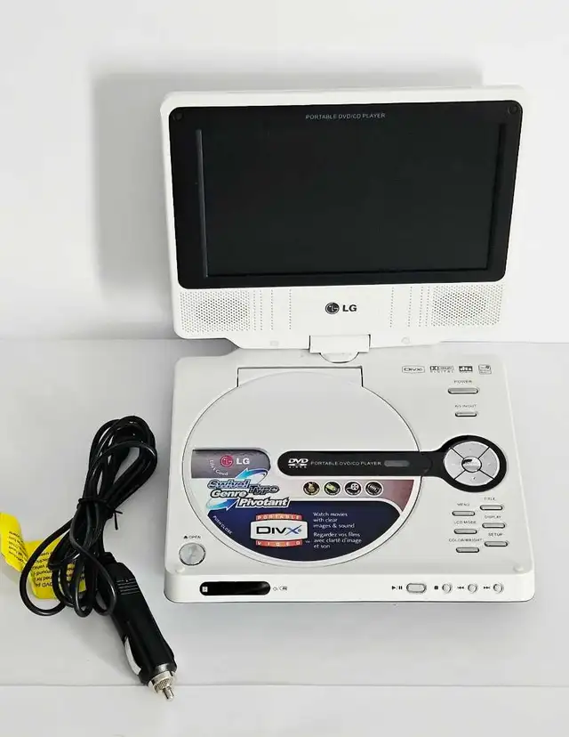 LG Portable DVD Player Model: LPA-735  7"- Screen- PLS. READ DES in General Electronics in City of Montréal - Image 3