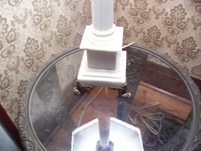 Antique alabaster-marble large pillar table lamp in Home Décor & Accents in Trenton - Image 5