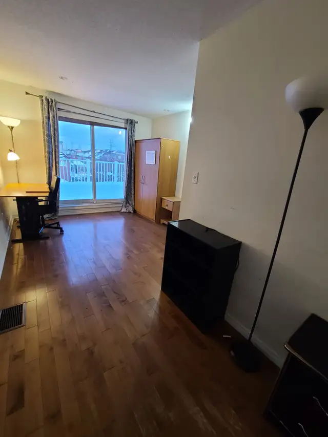 Room at York U campus, Minutes  Walk  Finch west subway station