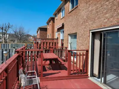 Accomodation Avaiable from July 1st A master bedroom for a couple or two girls, with a walk-in close...