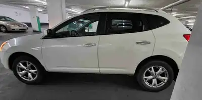 2010 Nissan Rogue (AWD) All Wheel Drive AC and Heating work great Power steering, power windows. Lea...