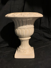 Ceramic urn small size refer to all pictures 