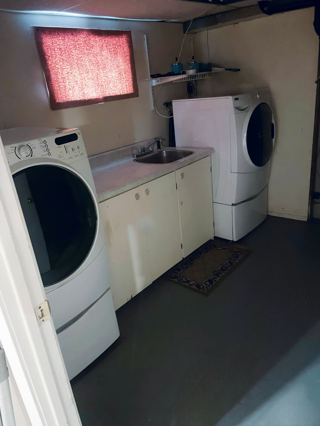 Basement in Aurora for rent very clean plz call ☎️416.879.6203 in Long Term Rentals in Markham / York Region