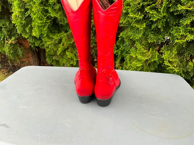 Cowboy Boots Womens size 9.  New.  Guess Brand in Women's - Shoes in Edmonton - Image 10
