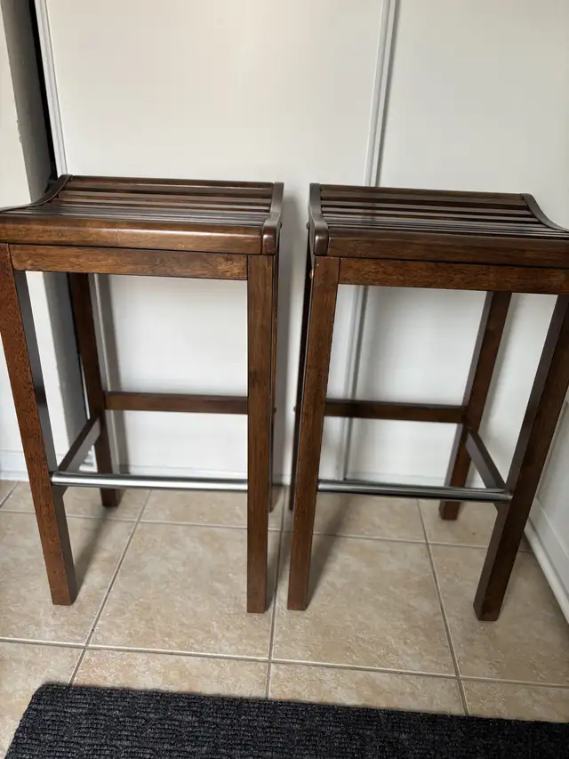 Set of Two Wooden Bar Stools in Chairs & Recliners in Oakville / Halton Region - Image 11